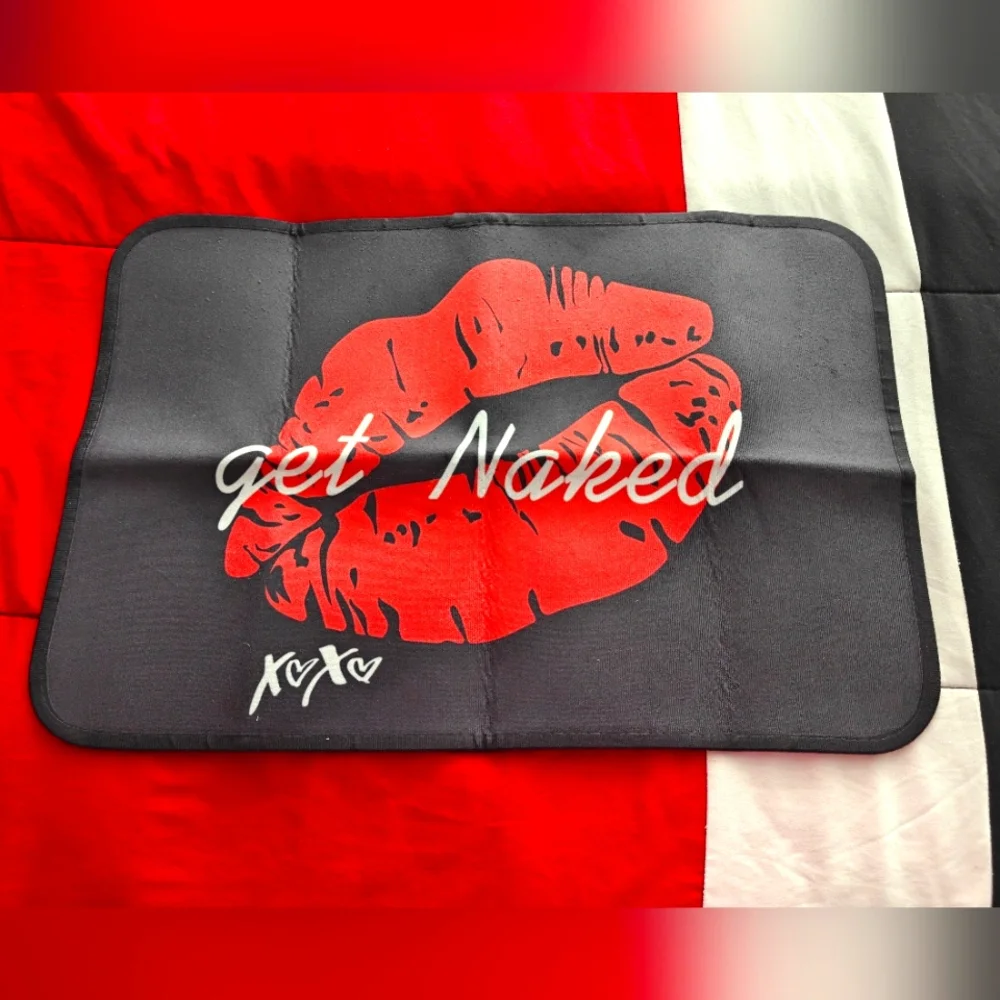 NWT Red Lip Print Bath Mat 16